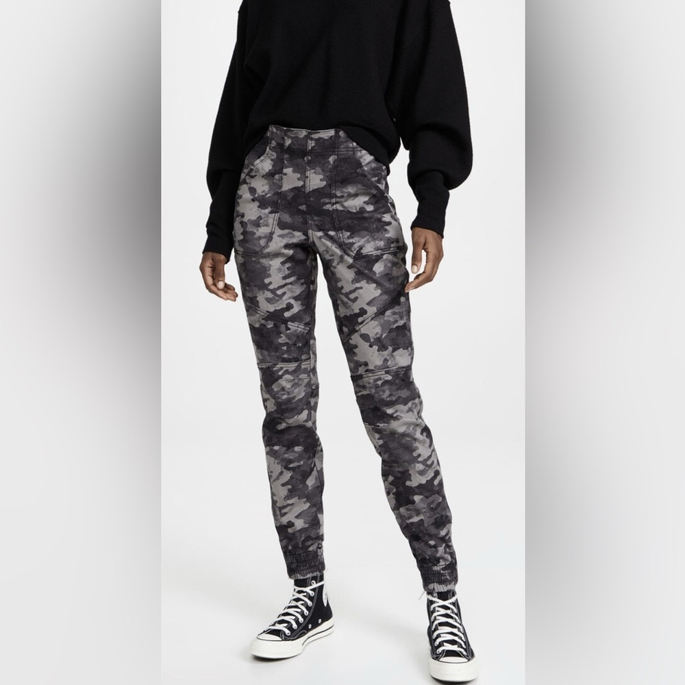 SPANX Stretch Twill Cargo Jogger Pants - Size Large Blackwash Camo 20319R